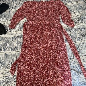 Francesca’s floral midi dress- flattering open back w buttons on back lining